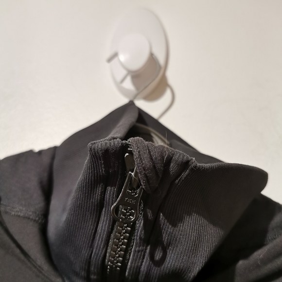 Lululemon size 6 dot confirmed black stride jacket thumbholes hooded - Picture 8 of 9